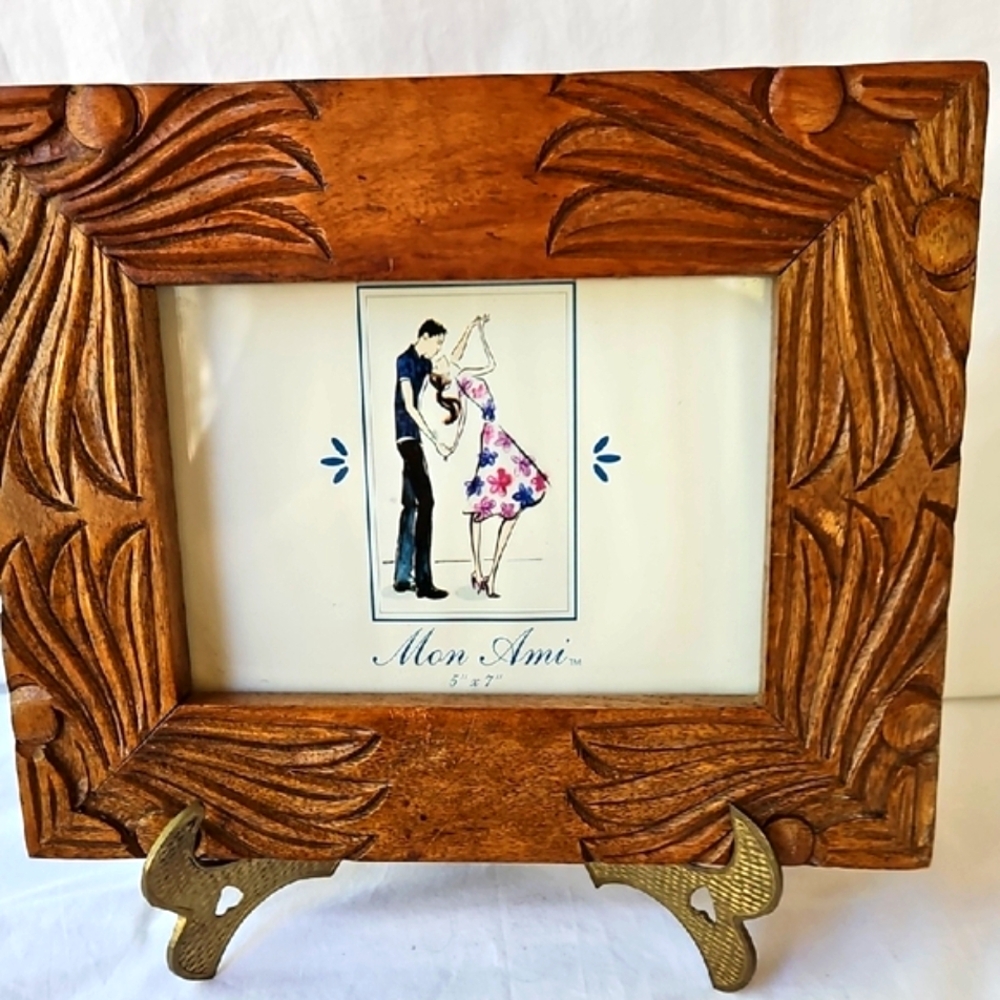 VINTAGE  MON AMI  FLORAL  HANDCARVED BROWN  WOODEN  PHOTO FRAME  SIZE  5"  X 7 "